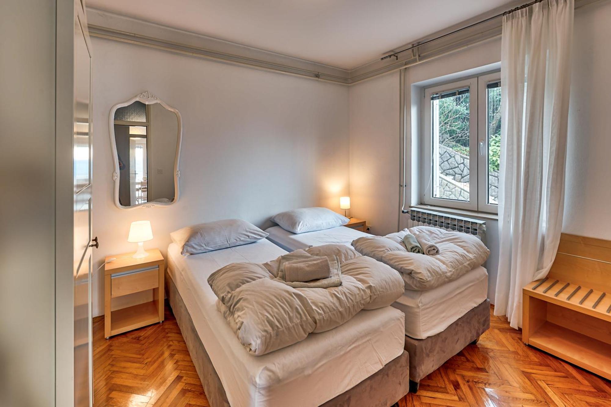 Apartmani Frlan Ii. 卡斯塔 外观 照片
