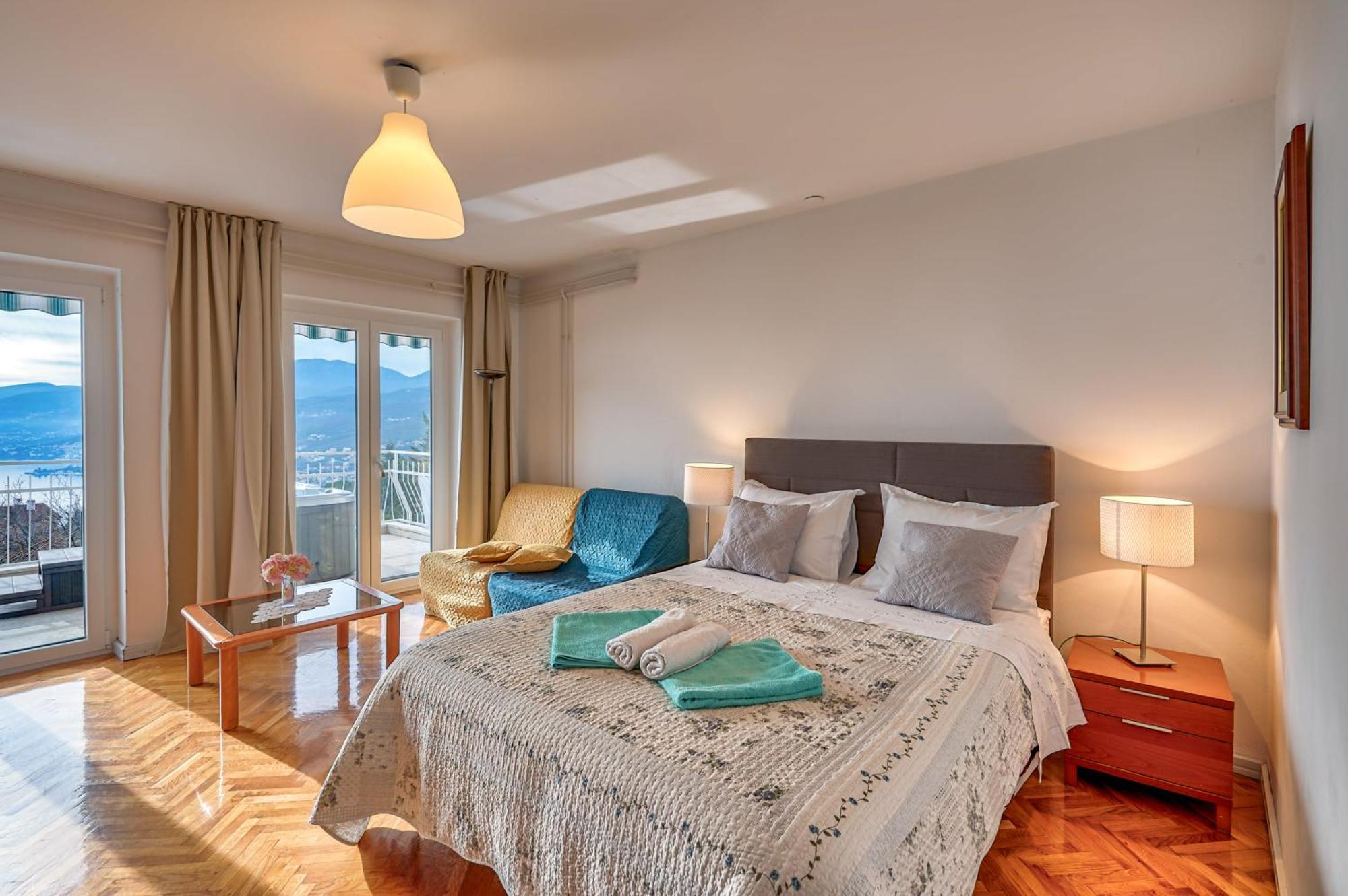 Apartmani Frlan Ii. 卡斯塔 外观 照片