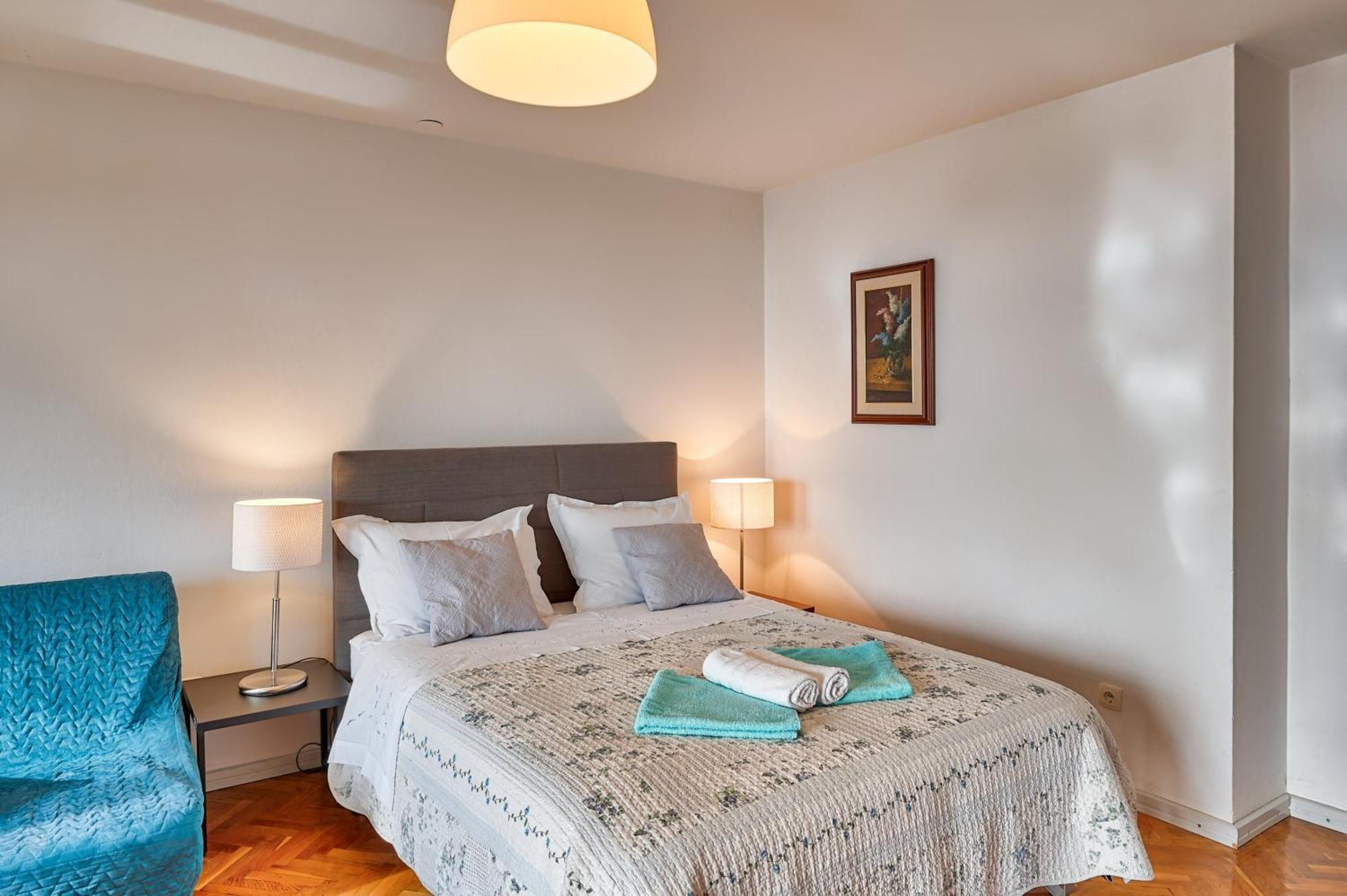 Apartmani Frlan Ii. 卡斯塔 外观 照片