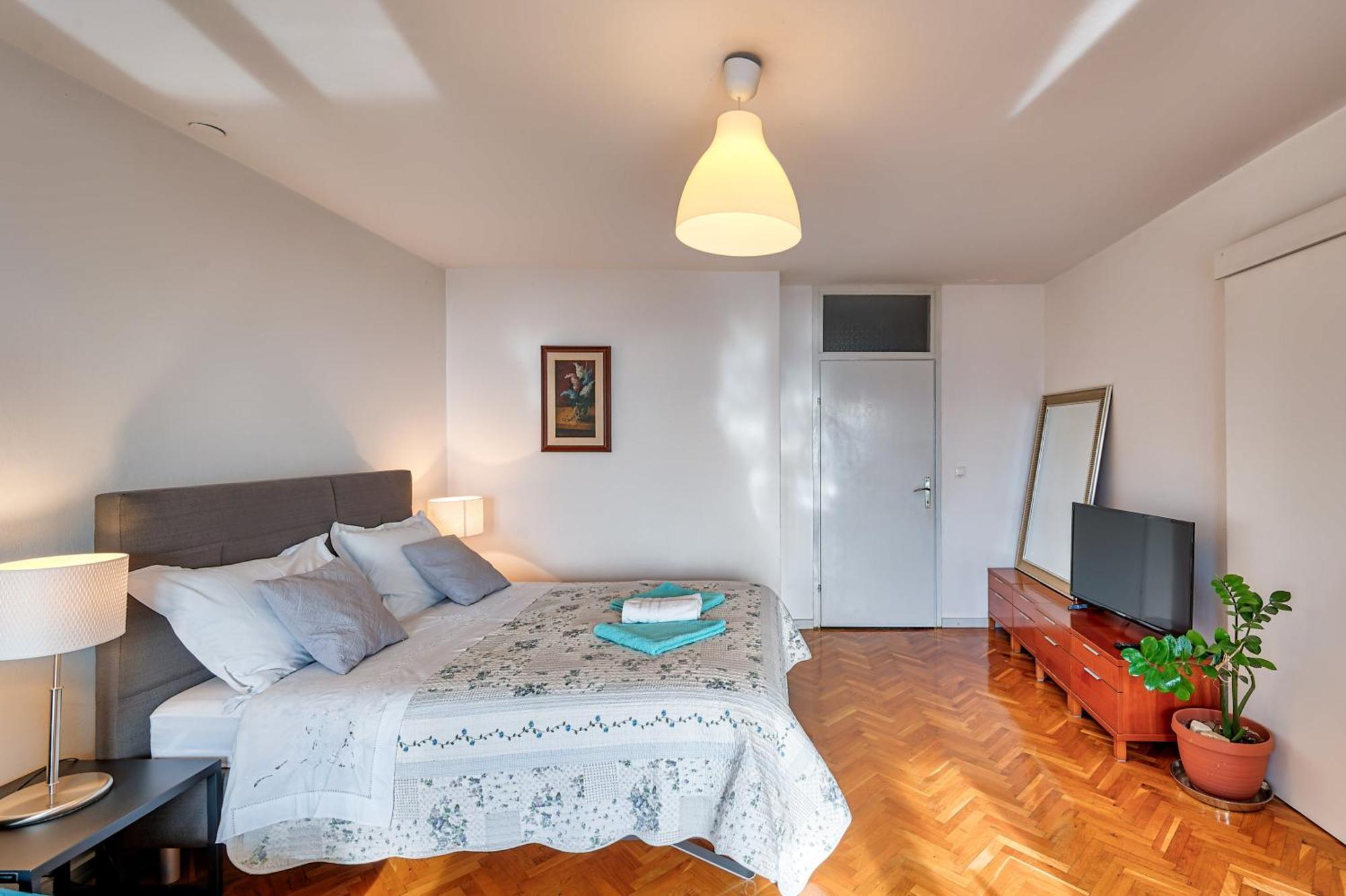 Apartmani Frlan Ii. 卡斯塔 外观 照片