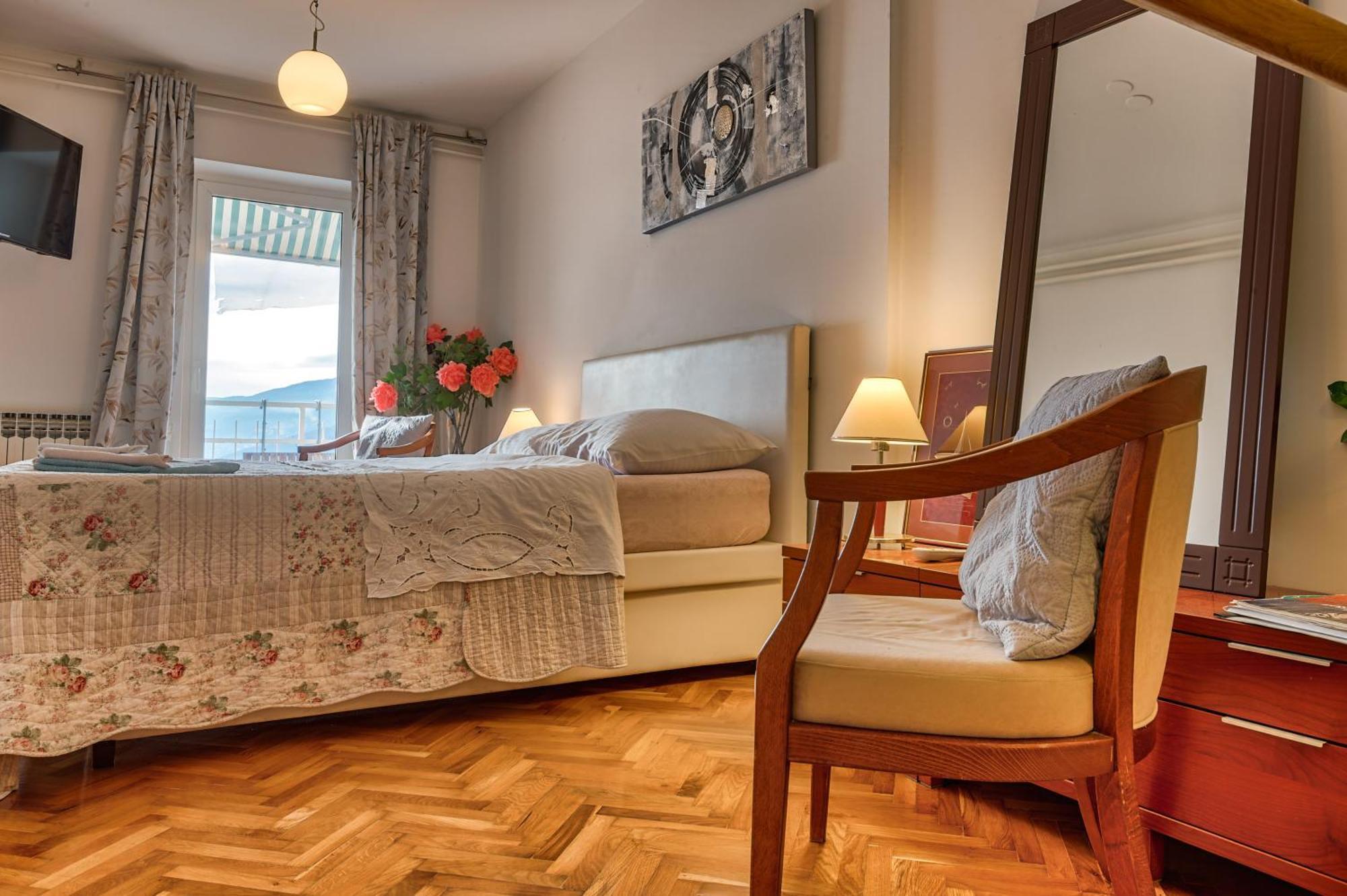 Apartmani Frlan Ii. 卡斯塔 外观 照片