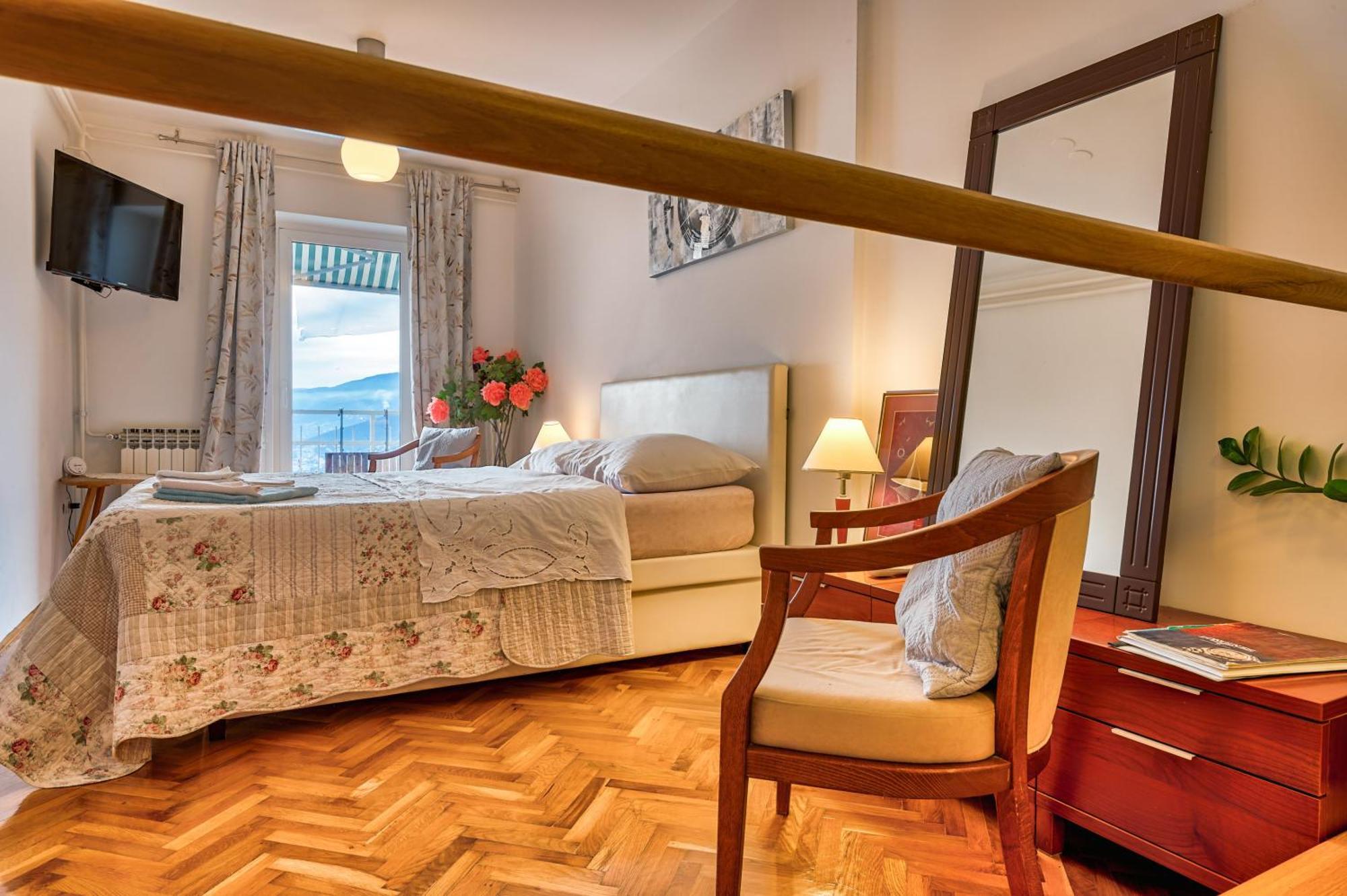 Apartmani Frlan Ii. 卡斯塔 外观 照片
