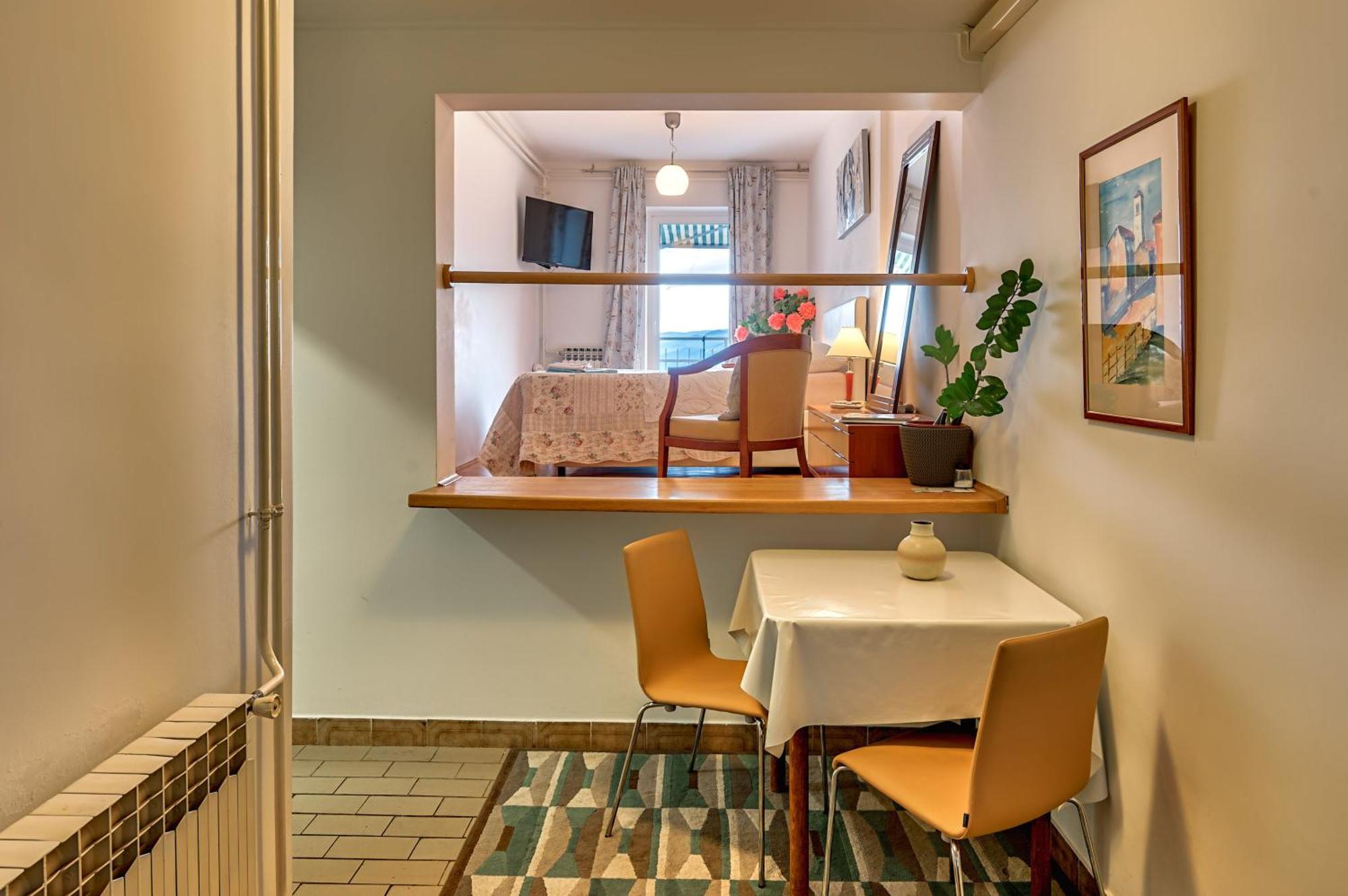 Apartmani Frlan Ii. 卡斯塔 外观 照片