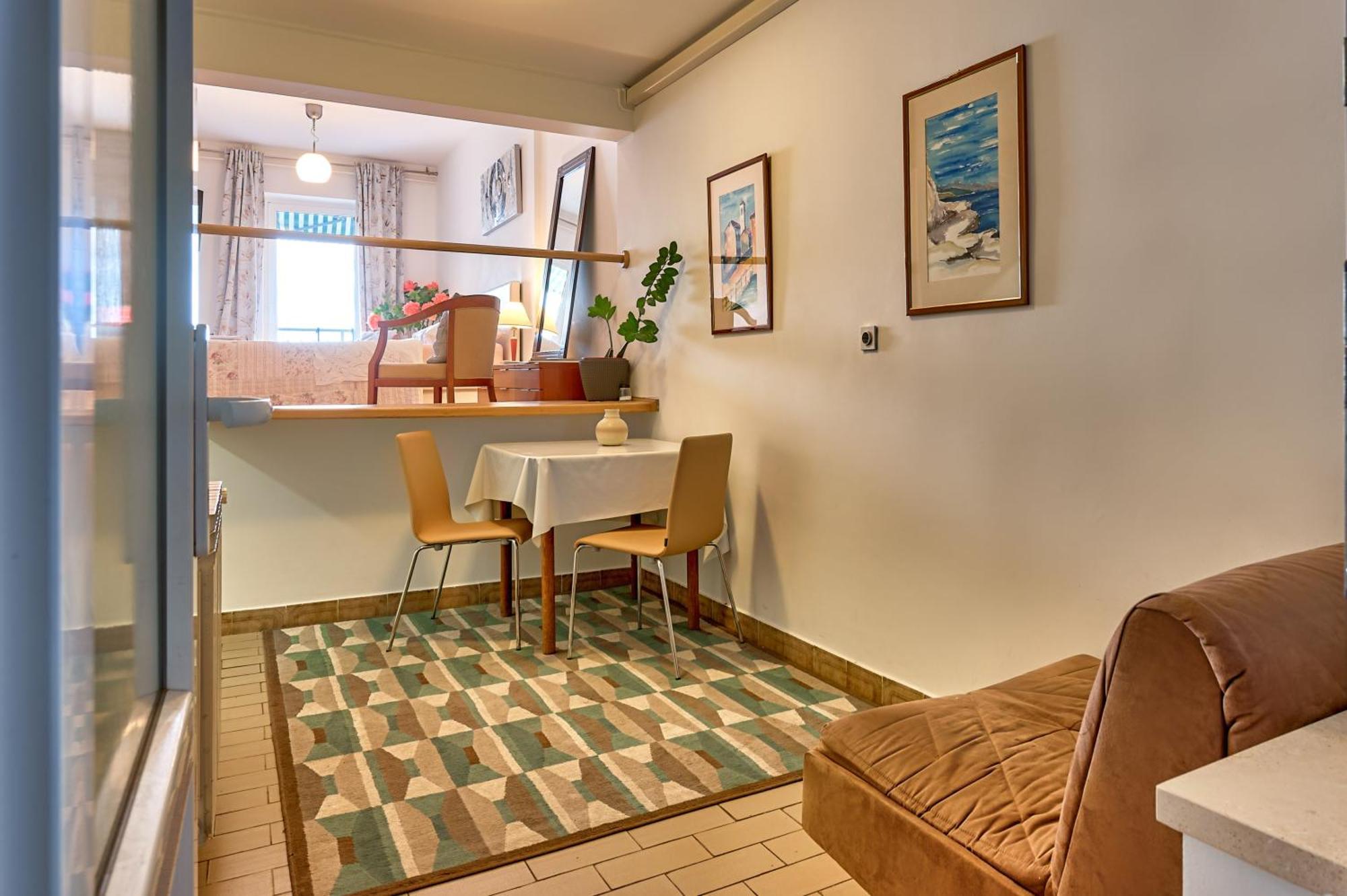 Apartmani Frlan Ii. 卡斯塔 外观 照片