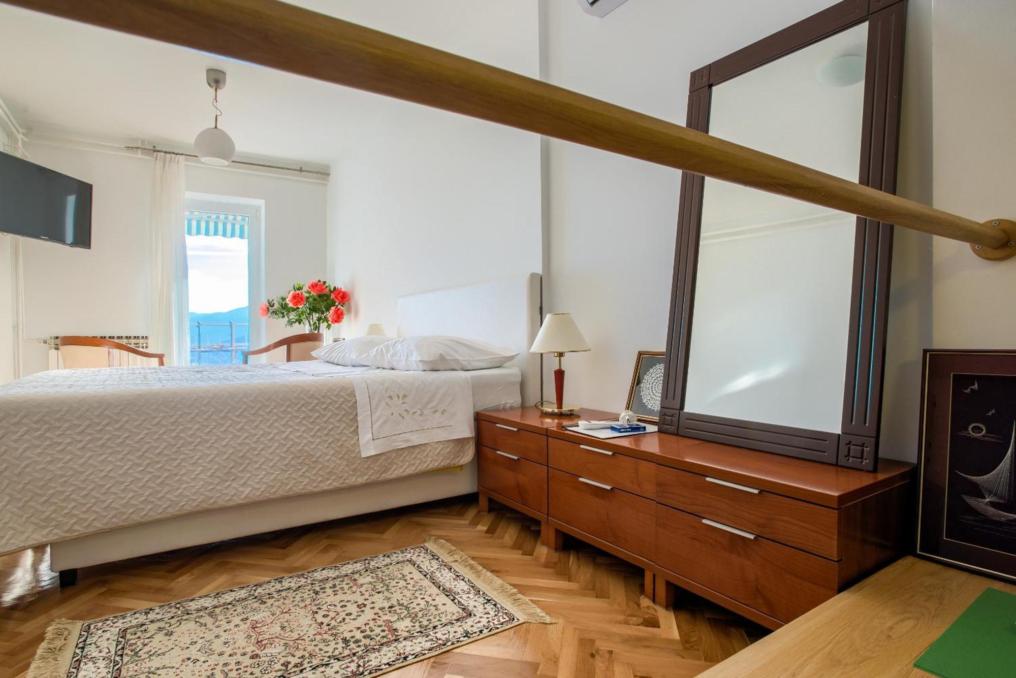Apartmani Frlan Ii. 卡斯塔 外观 照片